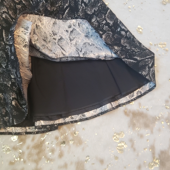 NEW Express 6 Snakeskin Black Gold Mini Dress - Picture 8 of 10